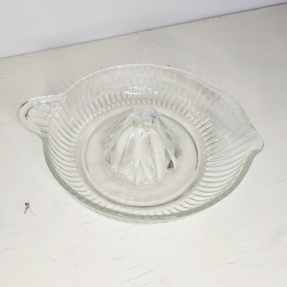 Hazel Atlas Juicer Reamer Large Vintage 1940s Juicer with Thumb Handle - Picture 2 of 11